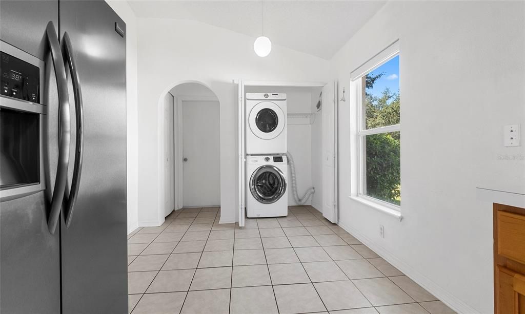 For Sale: $325,000 (3 beds, 2 baths, 1632 Square Feet)