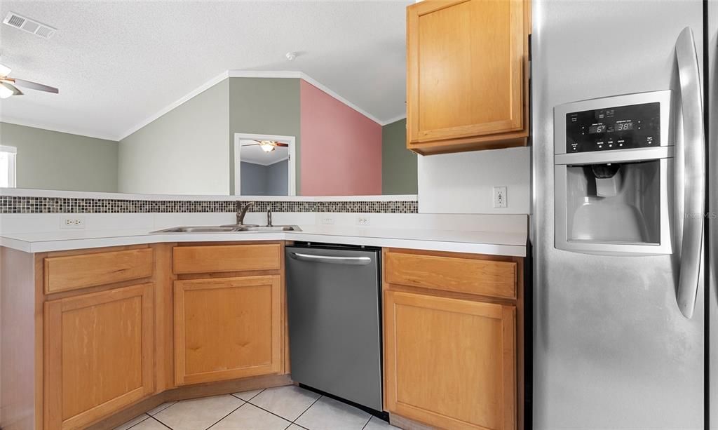 For Sale: $325,000 (3 beds, 2 baths, 1632 Square Feet)