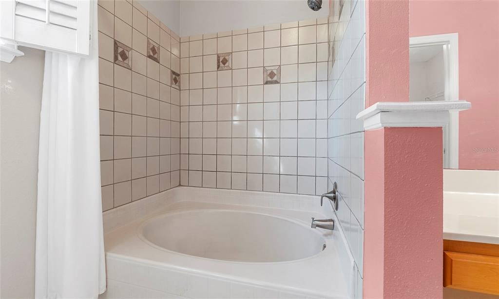 For Sale: $325,000 (3 beds, 2 baths, 1632 Square Feet)