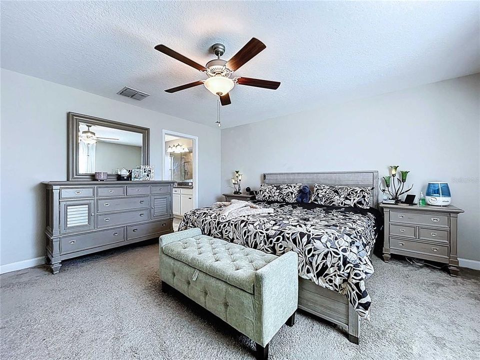 For Sale: $549,000 (4 beds, 3 baths, 2555 Square Feet)