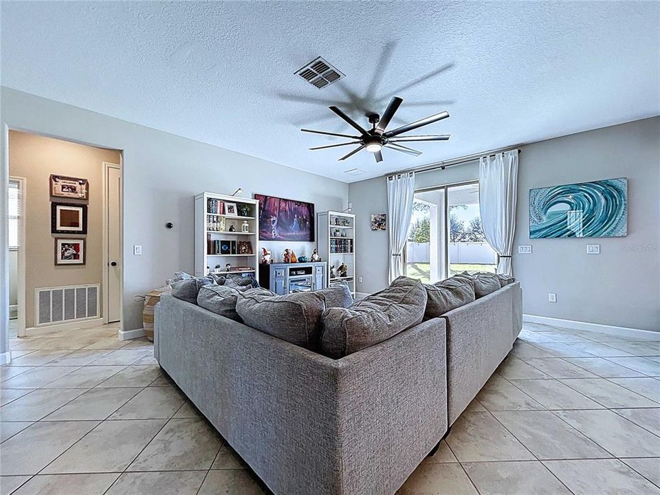 For Sale: $549,000 (4 beds, 3 baths, 2555 Square Feet)