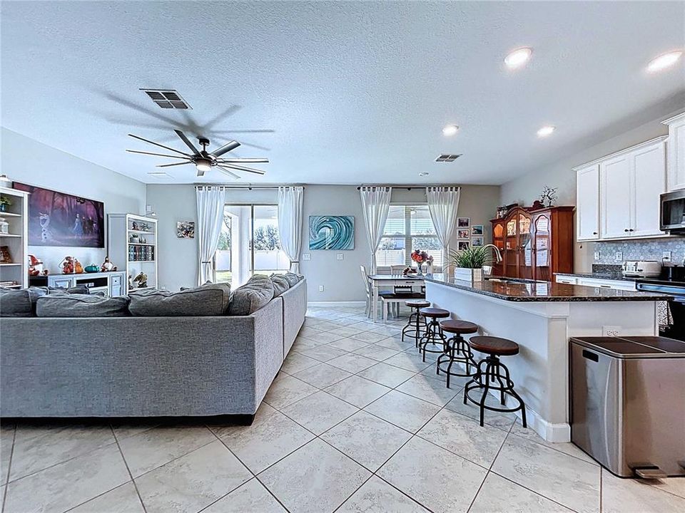 For Sale: $549,000 (4 beds, 3 baths, 2555 Square Feet)