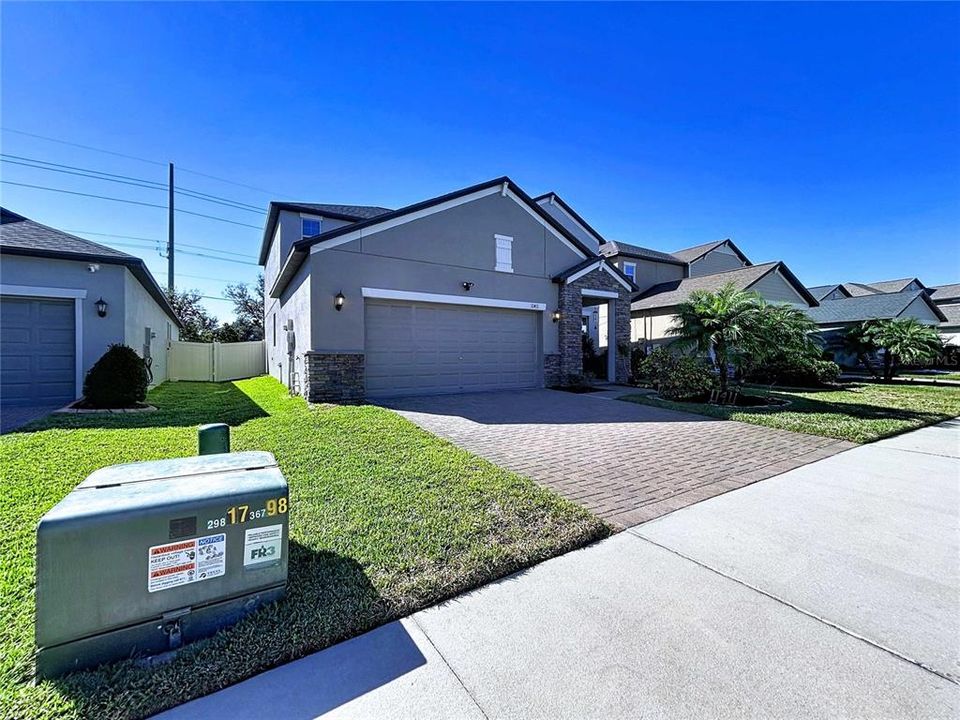 For Sale: $549,000 (4 beds, 3 baths, 2555 Square Feet)