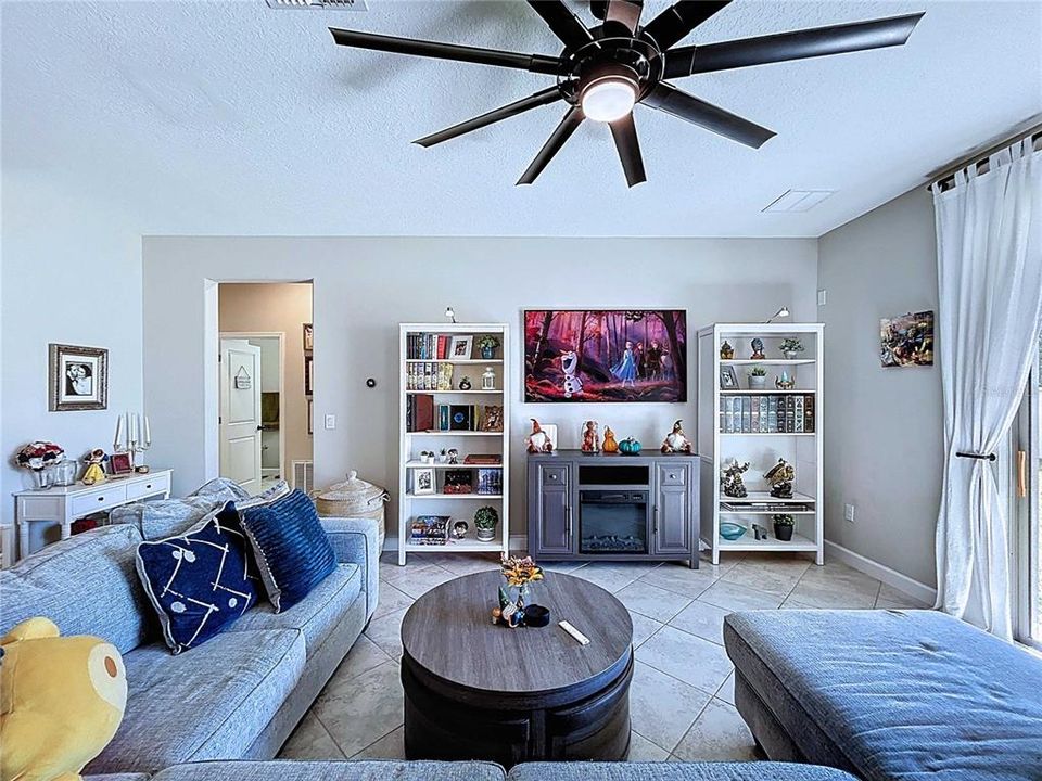 For Sale: $549,000 (4 beds, 3 baths, 2555 Square Feet)