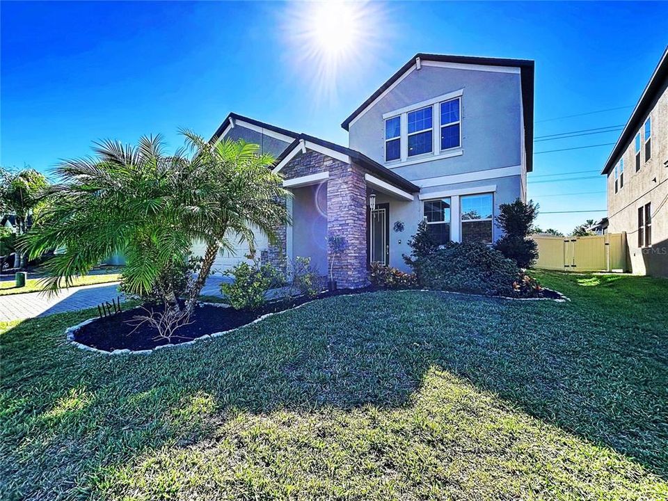 For Sale: $549,000 (4 beds, 3 baths, 2555 Square Feet)