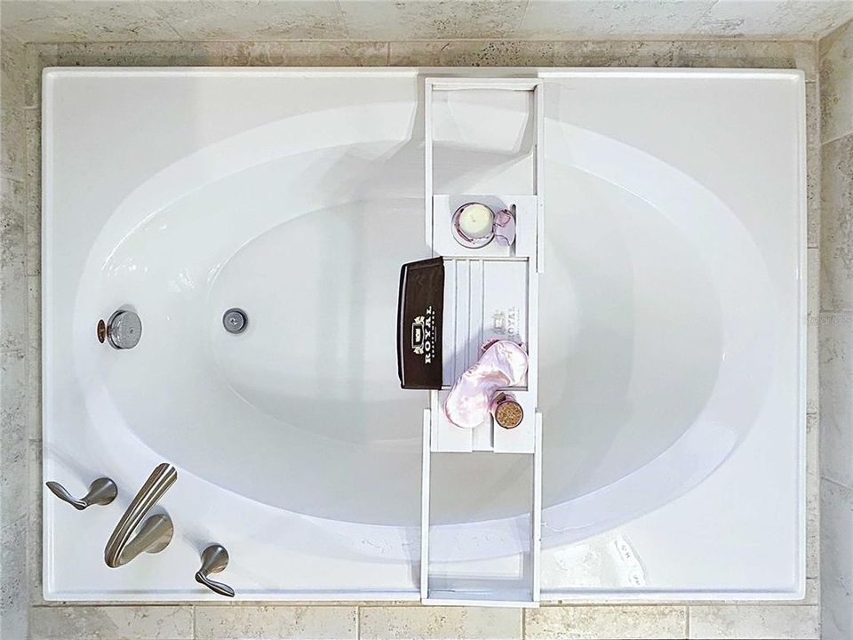 For Sale: $549,000 (4 beds, 3 baths, 2555 Square Feet)