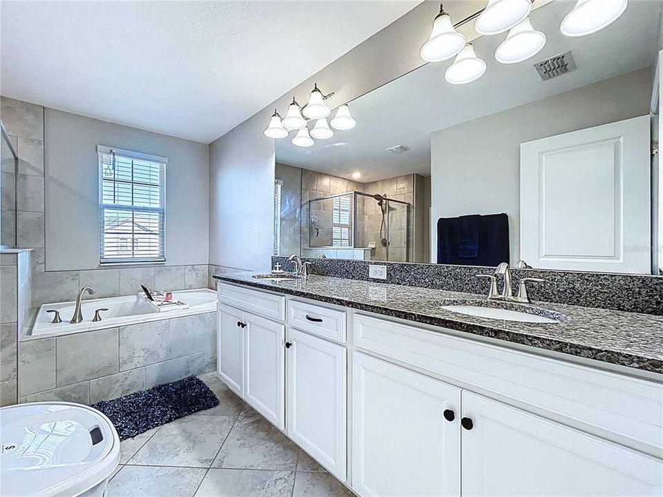 For Sale: $549,000 (4 beds, 3 baths, 2555 Square Feet)