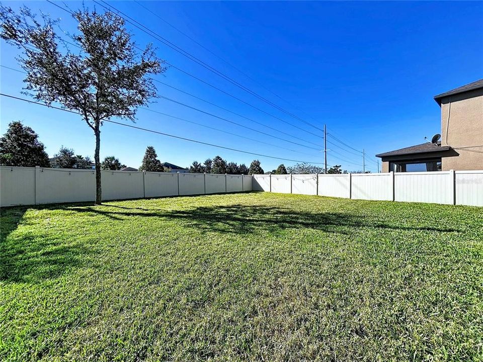 For Sale: $549,000 (4 beds, 3 baths, 2555 Square Feet)