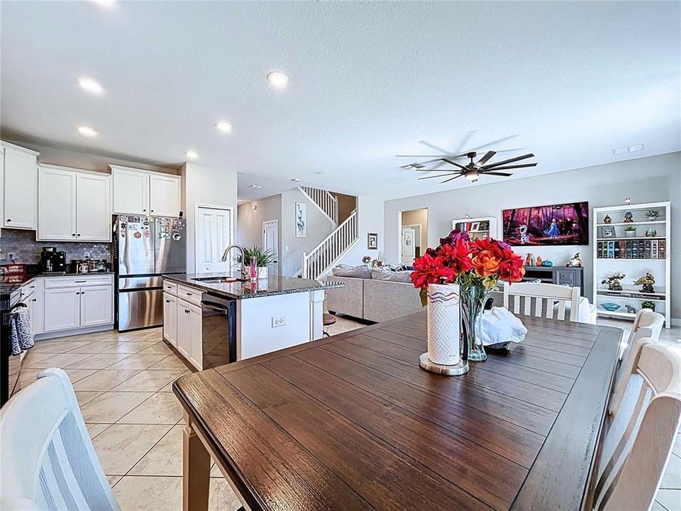 For Sale: $549,000 (4 beds, 3 baths, 2555 Square Feet)