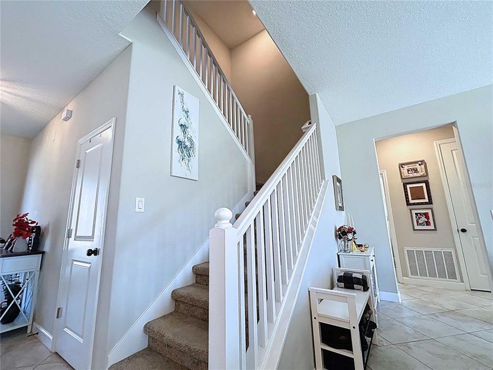 For Sale: $549,000 (4 beds, 3 baths, 2555 Square Feet)