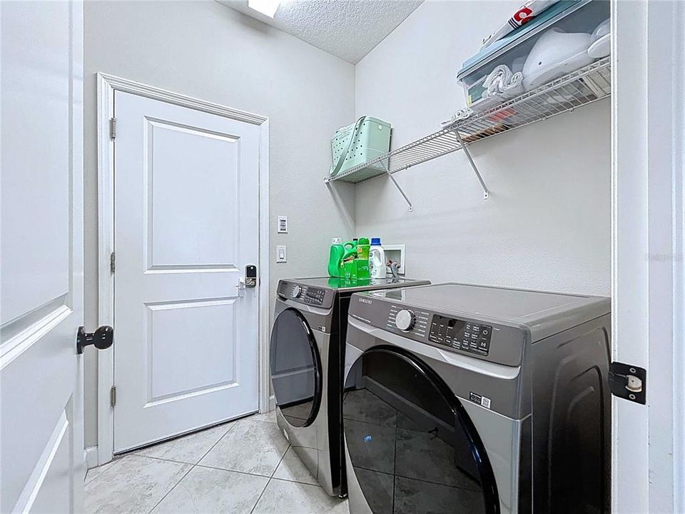 For Sale: $549,000 (4 beds, 3 baths, 2555 Square Feet)