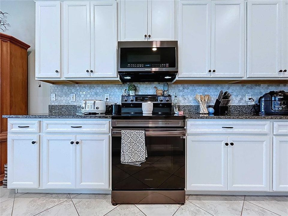 For Sale: $549,000 (4 beds, 3 baths, 2555 Square Feet)