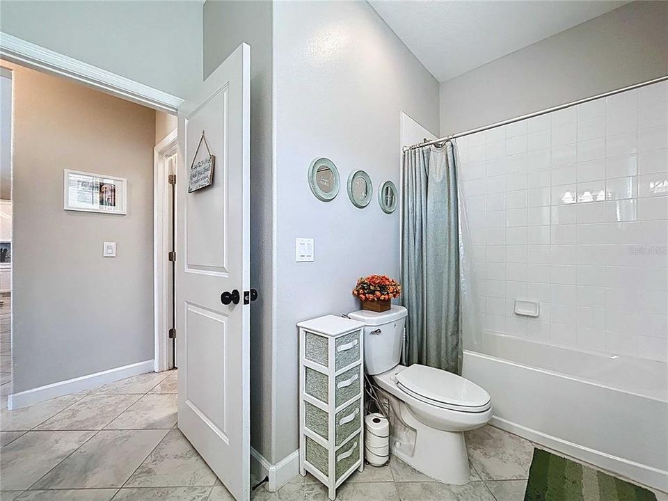 For Sale: $549,000 (4 beds, 3 baths, 2555 Square Feet)