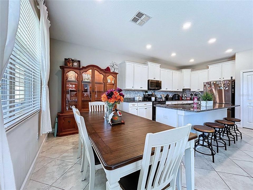 For Sale: $549,000 (4 beds, 3 baths, 2555 Square Feet)