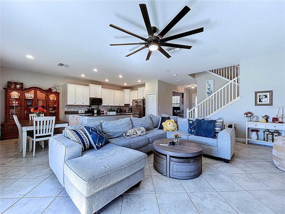 For Sale: $549,000 (4 beds, 3 baths, 2555 Square Feet)