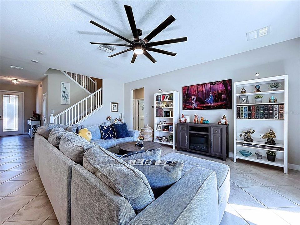 For Sale: $549,000 (4 beds, 3 baths, 2555 Square Feet)