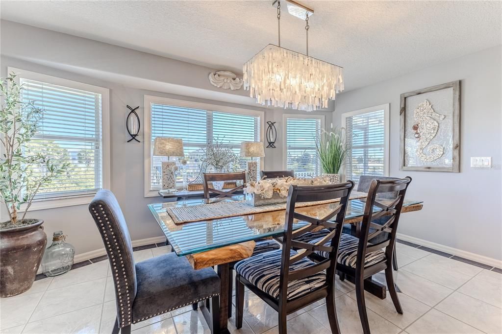 En Venta: $750,000 (3 camas, 2 baños, 2610 Pies cuadrados)