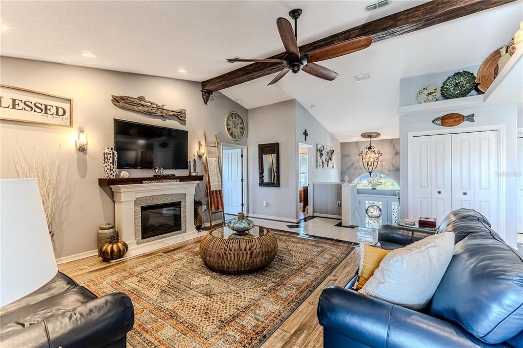 En Venta: $750,000 (3 camas, 2 baños, 2610 Pies cuadrados)