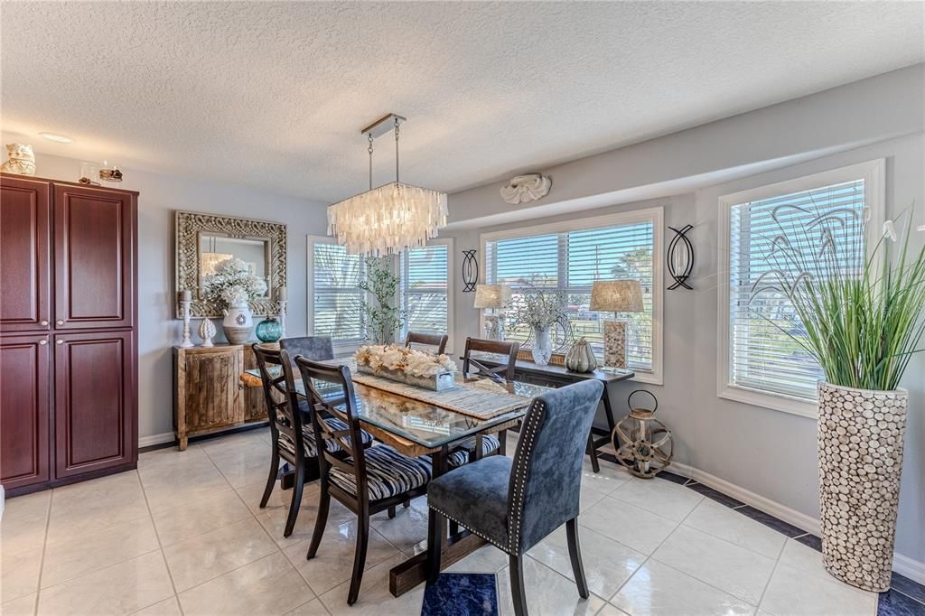 En Venta: $750,000 (3 camas, 2 baños, 2610 Pies cuadrados)