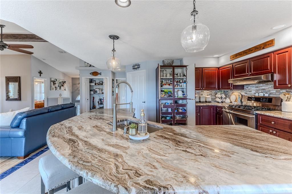 En Venta: $750,000 (3 camas, 2 baños, 2610 Pies cuadrados)