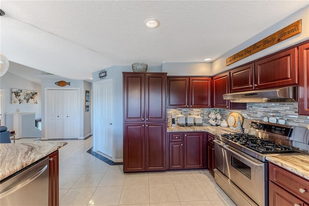 En Venta: $750,000 (3 camas, 2 baños, 2610 Pies cuadrados)