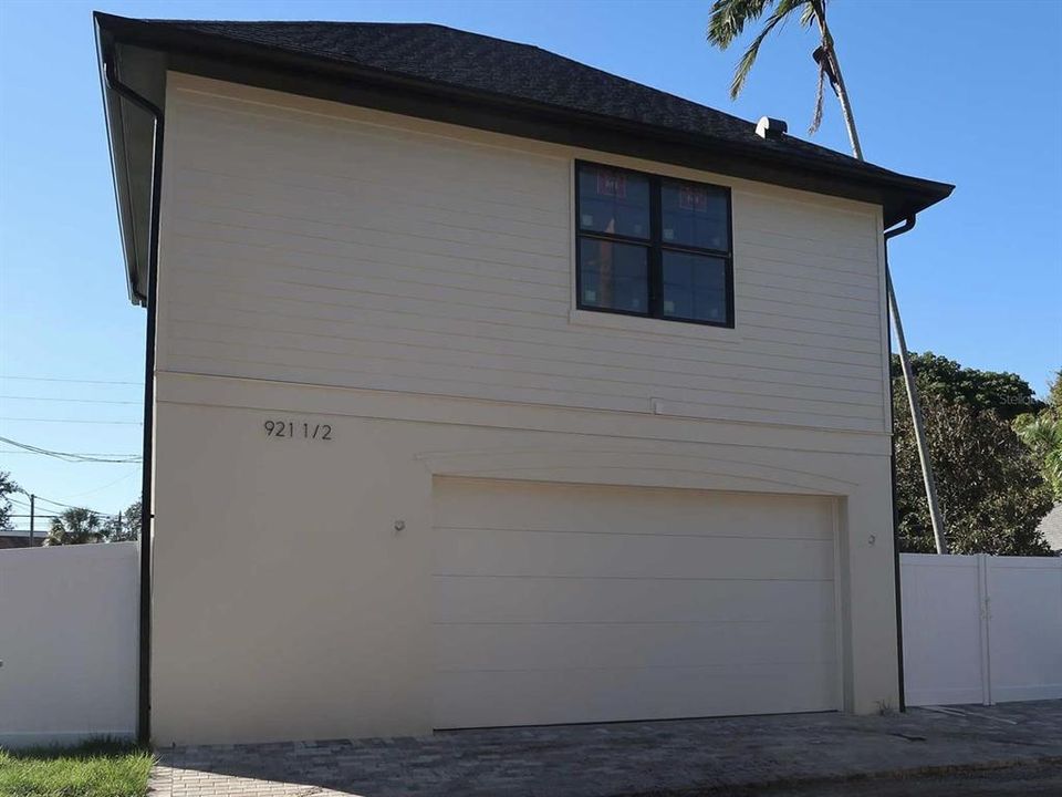 For Sale: $1,795,000 (5 beds, 5 baths, 3820 Square Feet)