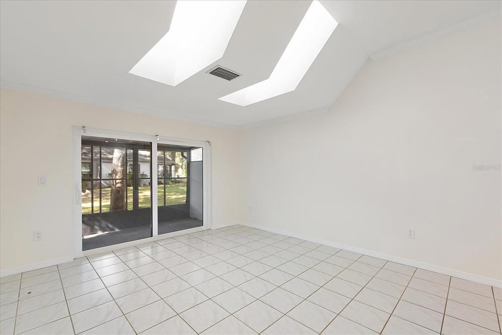 Activo con contrato: $265,000 (2 camas, 2 baños, 1197 Pies cuadrados)