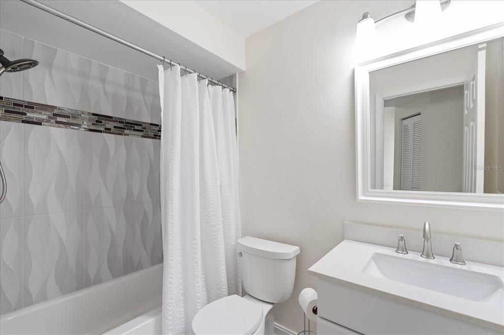 Activo con contrato: $265,000 (2 camas, 2 baños, 1197 Pies cuadrados)