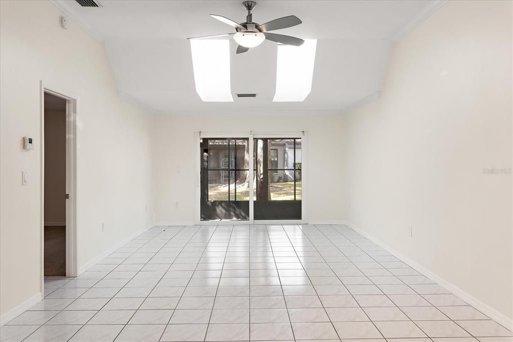 Activo con contrato: $265,000 (2 camas, 2 baños, 1197 Pies cuadrados)