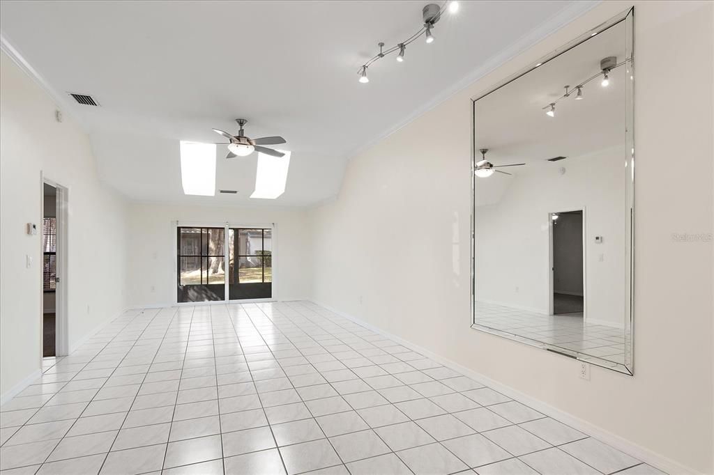 Activo con contrato: $265,000 (2 camas, 2 baños, 1197 Pies cuadrados)