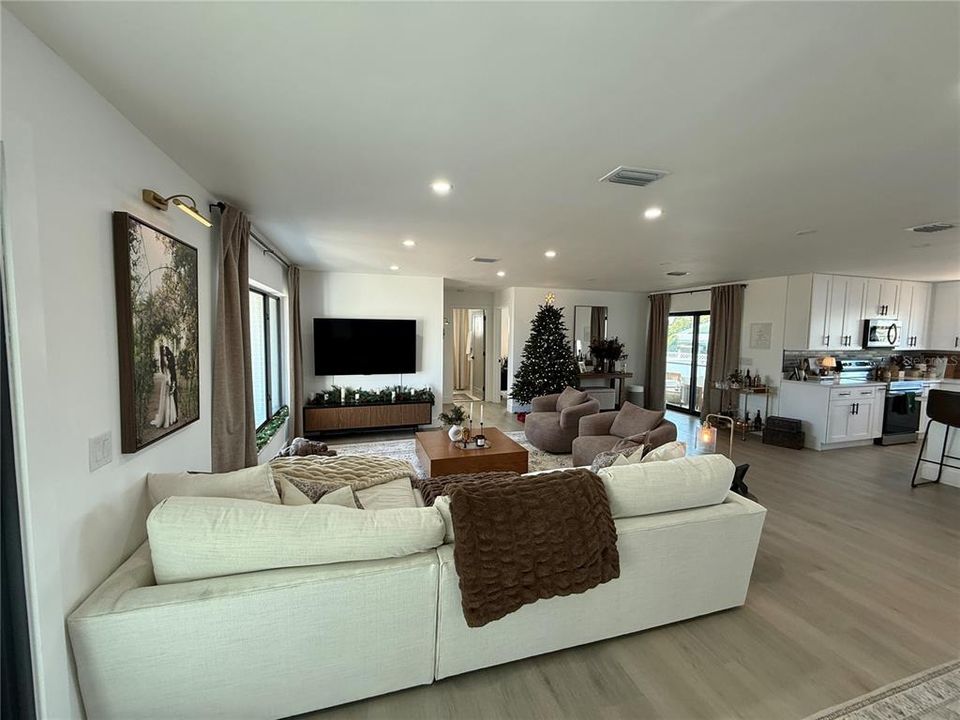 For Rent: $3,975 (3 beds, 2 baths, 1570 Square Feet)