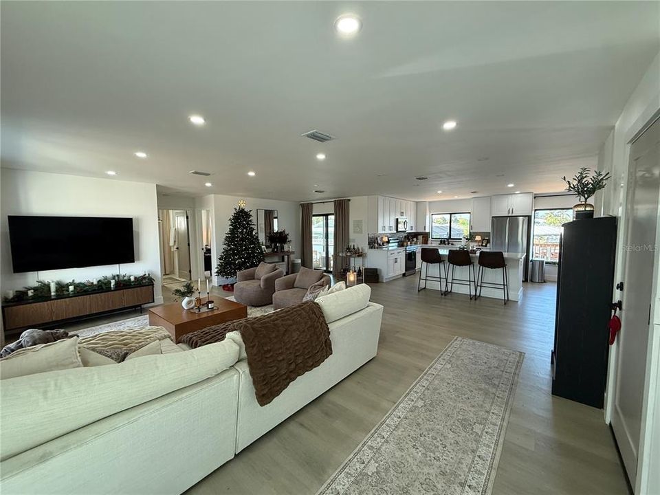 For Rent: $3,975 (3 beds, 2 baths, 1570 Square Feet)