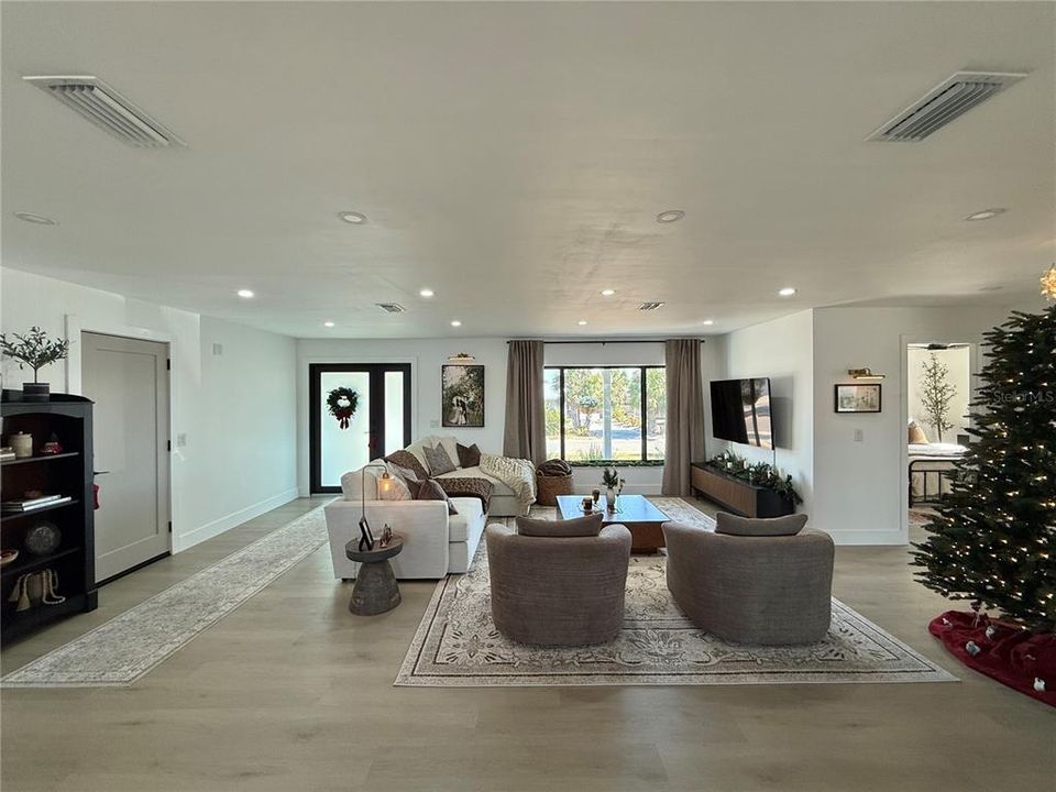 For Rent: $3,975 (3 beds, 2 baths, 1570 Square Feet)