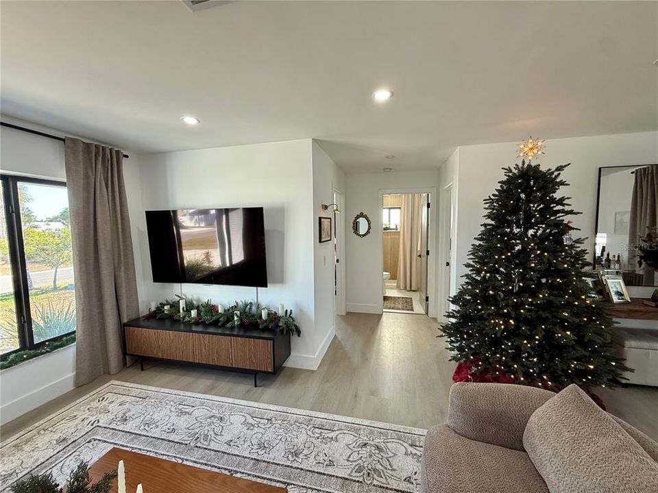 For Rent: $3,975 (3 beds, 2 baths, 1570 Square Feet)