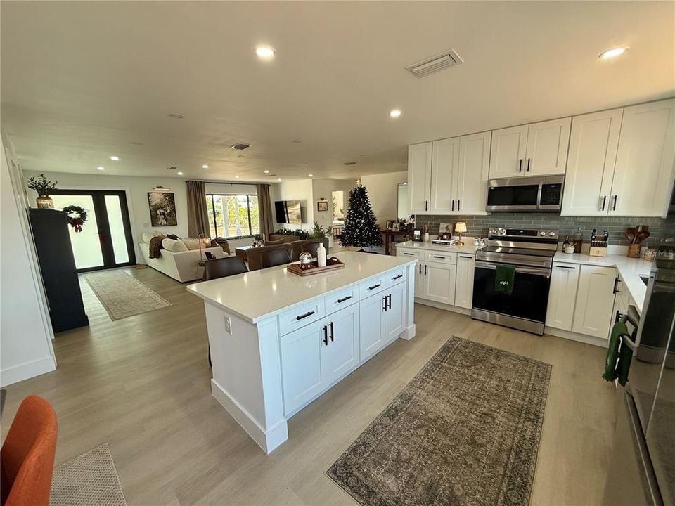 For Rent: $3,975 (3 beds, 2 baths, 1570 Square Feet)