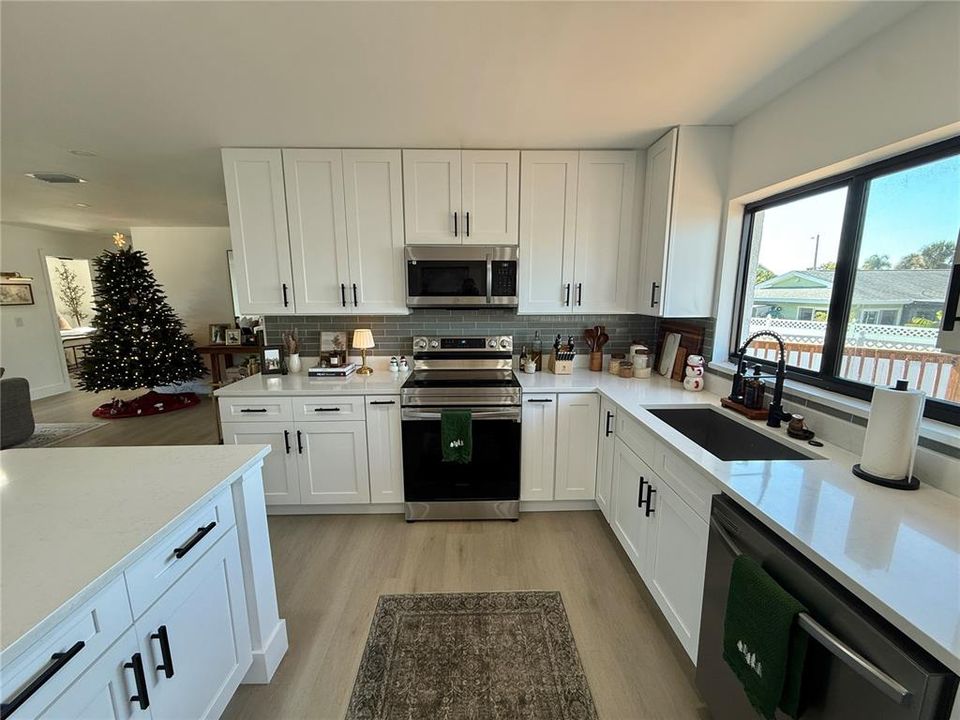 For Rent: $3,975 (3 beds, 2 baths, 1570 Square Feet)