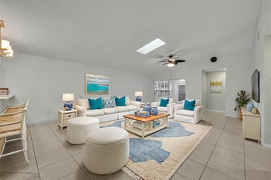 待售: $345,000 (3 贝兹, 2 浴室, 1826 平方英尺)