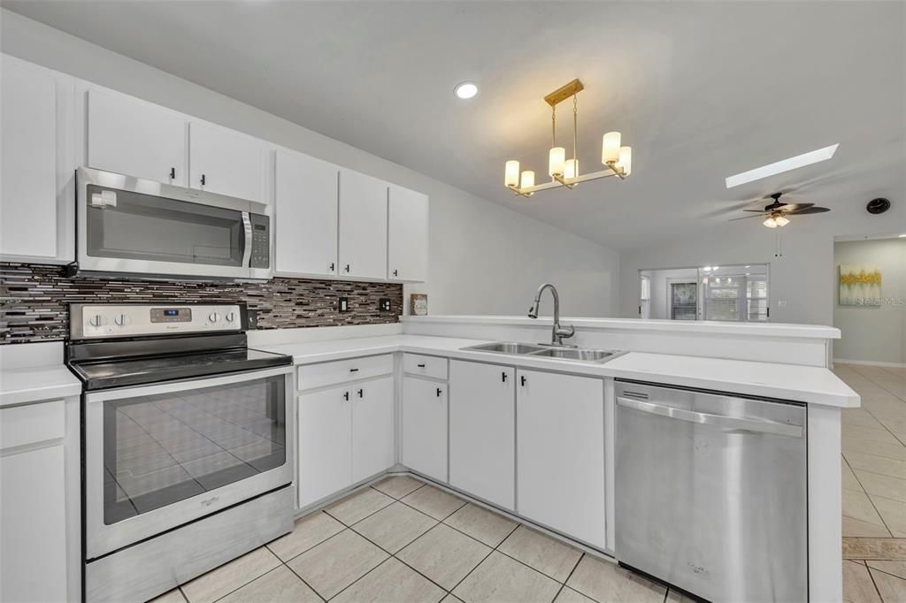 待售: $345,000 (3 贝兹, 2 浴室, 1826 平方英尺)