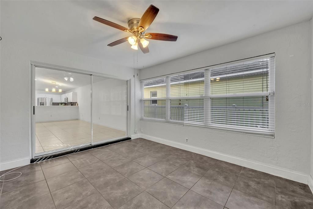 待售: $345,000 (3 贝兹, 2 浴室, 1826 平方英尺)