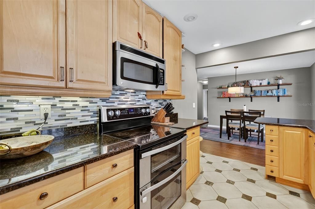 Activo con contrato: $454,500 (3 camas, 3 baños, 1780 Pies cuadrados)