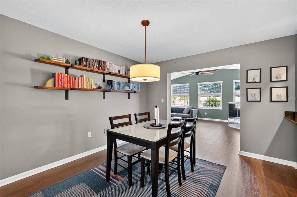 Activo con contrato: $454,500 (3 camas, 3 baños, 1780 Pies cuadrados)