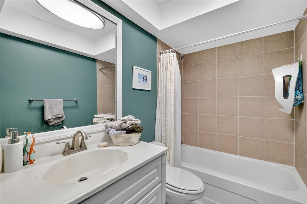 Activo con contrato: $454,500 (3 camas, 3 baños, 1780 Pies cuadrados)