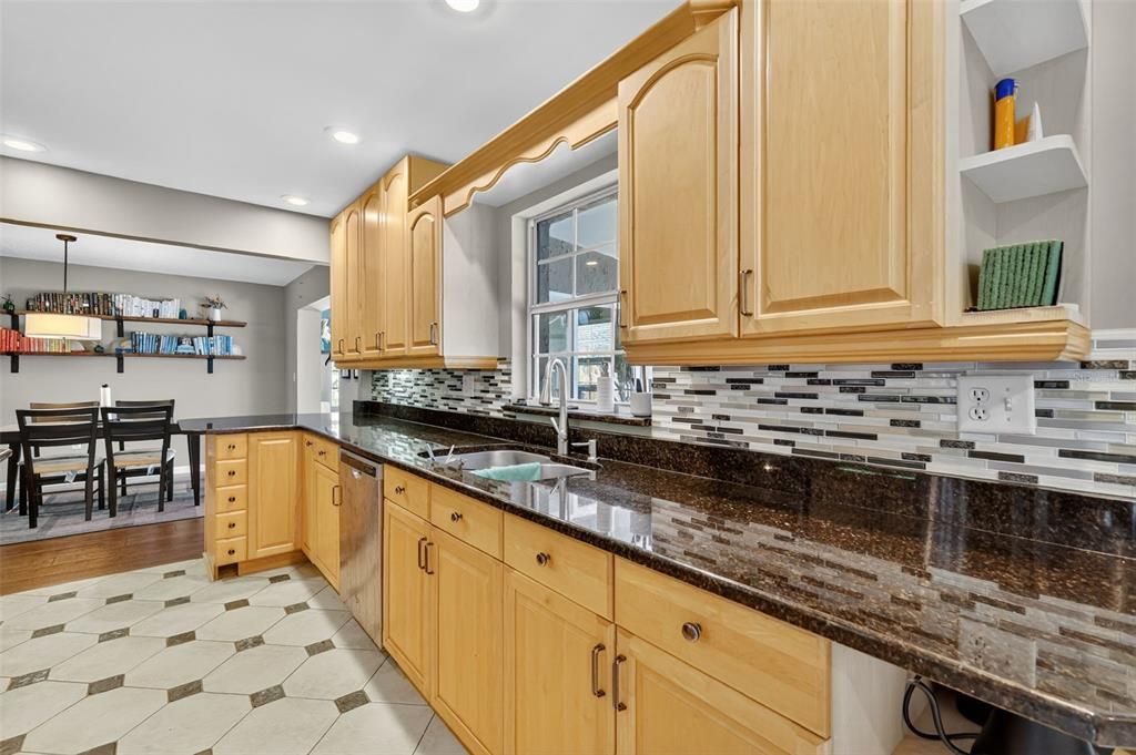 Activo con contrato: $454,500 (3 camas, 3 baños, 1780 Pies cuadrados)