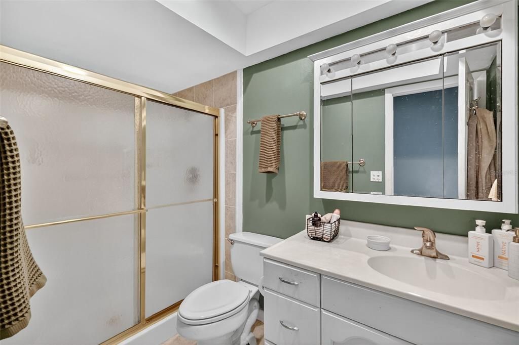 Activo con contrato: $454,500 (3 camas, 3 baños, 1780 Pies cuadrados)