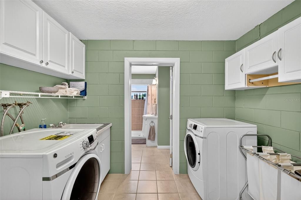 Activo con contrato: $454,500 (3 camas, 3 baños, 1780 Pies cuadrados)