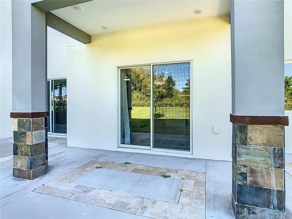 Activo con contrato: $2,500 (4 camas, 2 baños, 2334 Pies cuadrados)