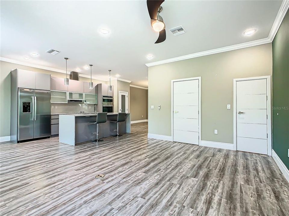 Activo con contrato: $2,500 (4 camas, 2 baños, 2334 Pies cuadrados)