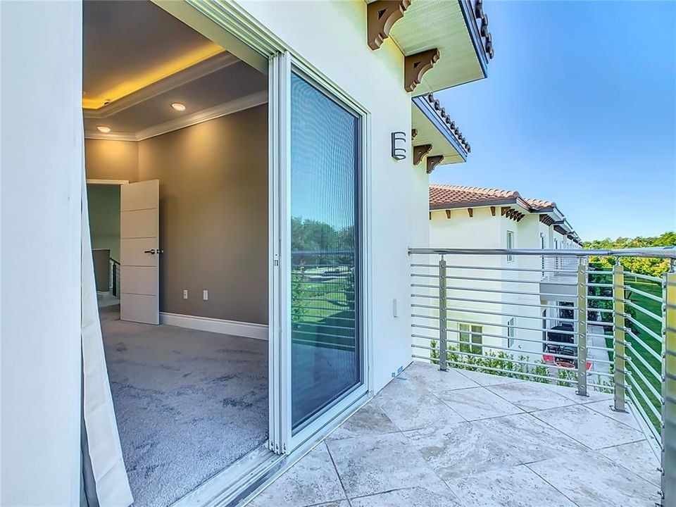 Activo con contrato: $2,500 (4 camas, 2 baños, 2334 Pies cuadrados)