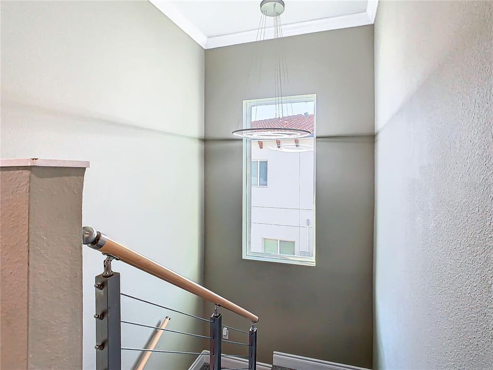 Activo con contrato: $2,500 (4 camas, 2 baños, 2334 Pies cuadrados)