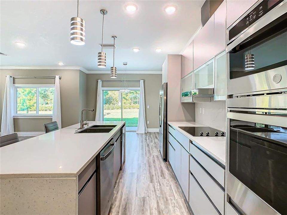 Activo con contrato: $2,500 (4 camas, 2 baños, 2334 Pies cuadrados)